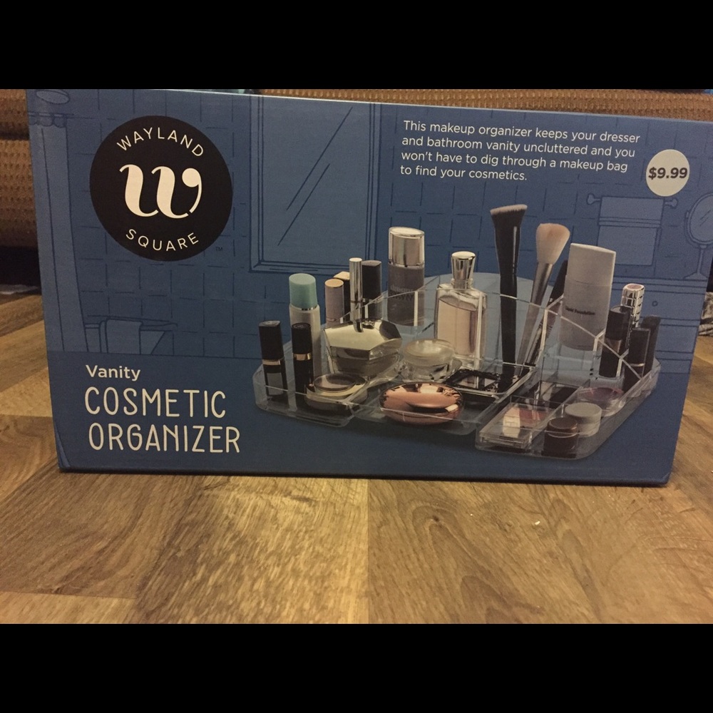 Cosmetic organizer